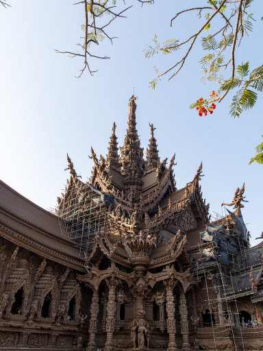 🇹🇭パタヤにある世界最大級の木造建築！ | Trip.com パタヤ