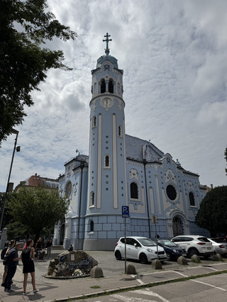 Bratislava Weekend Vibes: Insta-Worthy Old Town & Dreamy Blue Church 🏰💙
