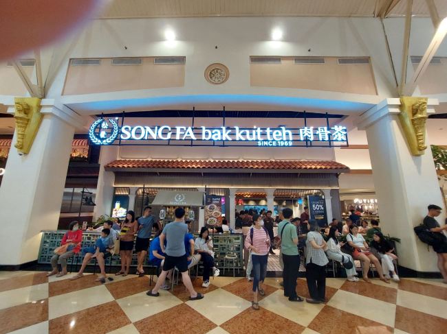 Why is everyone chasing viral restaurants while overlooking this incredible "Bak Kut" teh spot?