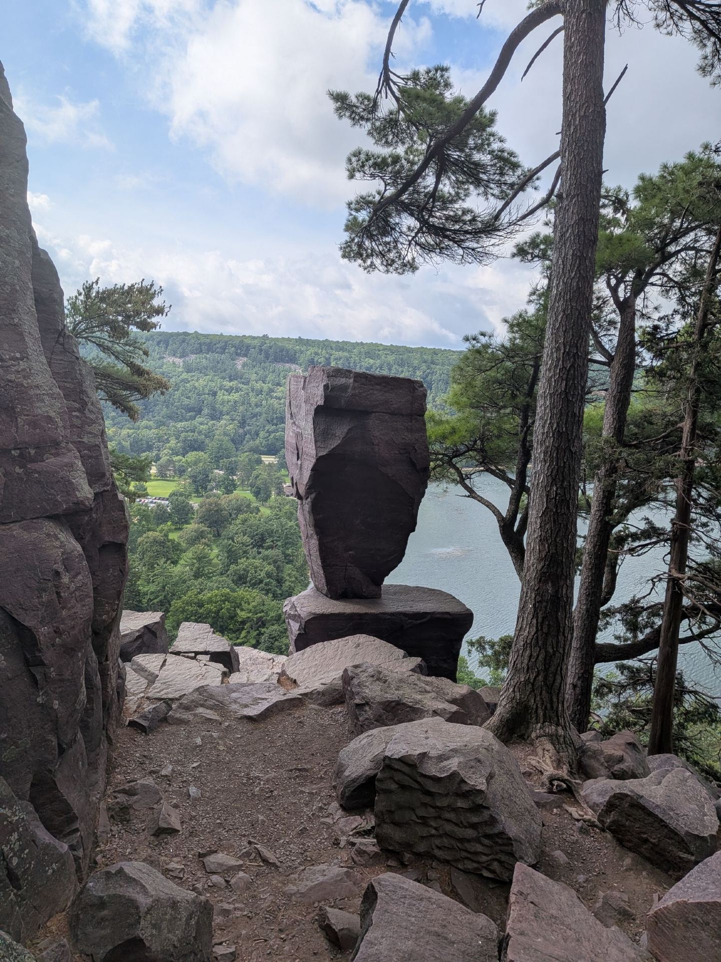 Balanced Rock (Baraboo, WI)
