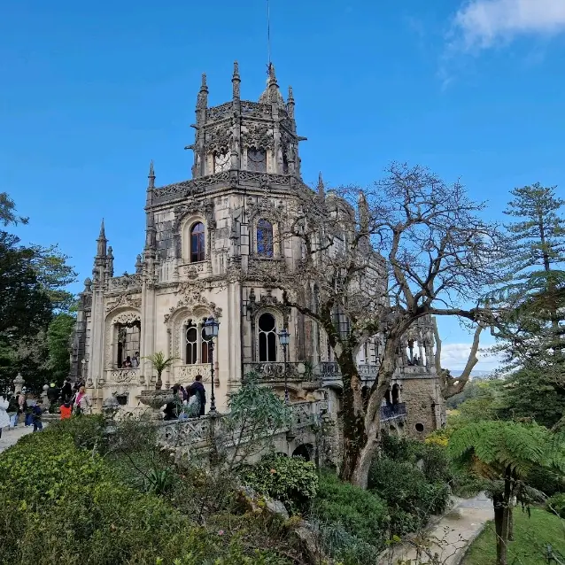 🏰✨ Discover the Enchanting Quinta de Regaleira! 🌳🌹


