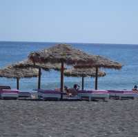 Perissa Beach in Santorini 🇬🇷