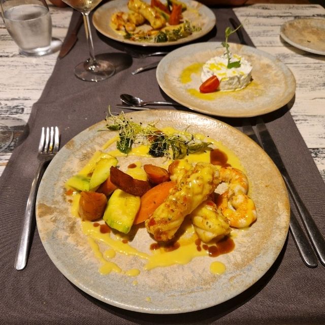Savor the Flavors at Foodisiac Restaurant 🍽️🌊