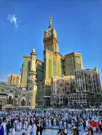 Makkah’s Silent Beauty Under Stars 🌌