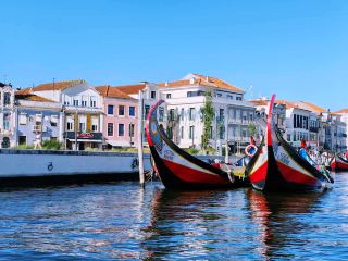 🚣‍♀️🌊 Budget Summer Trip to Aveiro — Canals, Color & Cheap Travel Vibes