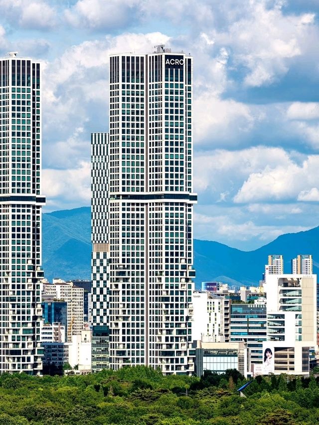 Seoul: A Dynamic Blend of Tradition and Modernity