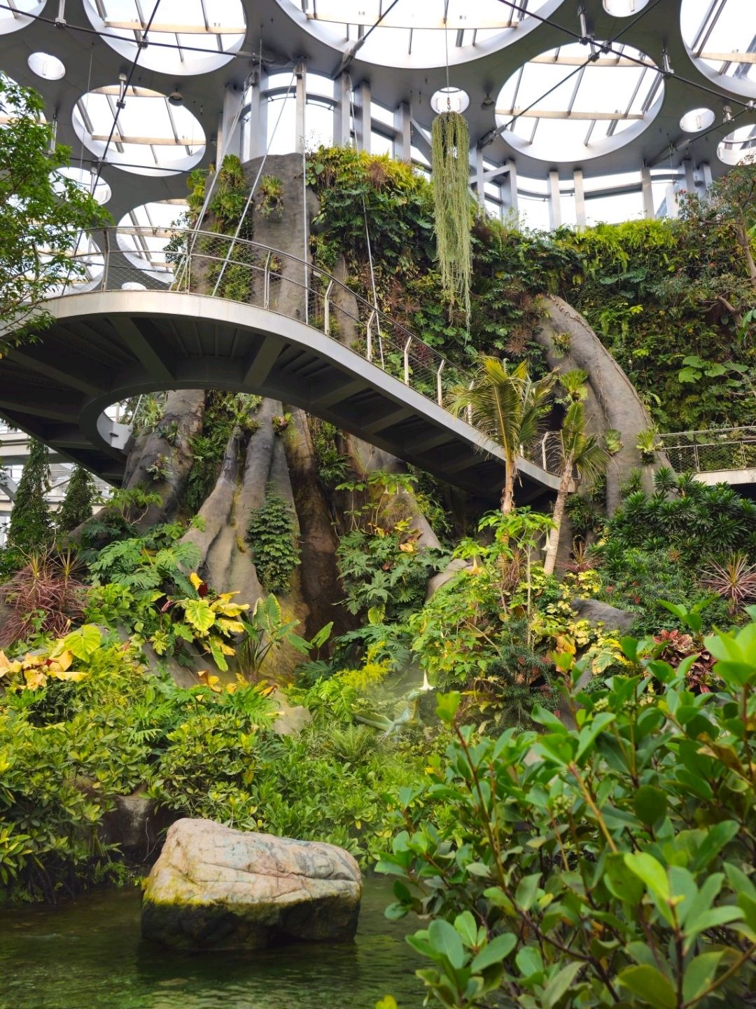 While everyone is rushing to Shanghai's mainstream hotspots, there's a place where you can actually exhale and catch some Zen 🌱
Greenhouse Shanghai isn't just a conservatory—it's a literal portal to a whole different vibe. You truly hit reset after just a few steps!
What to know before you visit 👇
📍 Location:
· Yangpu District
· Super easy to get to, but if you want unique pics — address: 199 Jiming Road, Pudong New Area, Shanghai (inside Shanghai Expo Culture Park)
⏰ When to go:
· Morning is best: soft lighting and minimal crowds — easy likes for your photos
· Hours: Jan–May, Tue-Sun 09:00–21:00 (last entry at 20:30), Mondays — closed to chill
🎫 Entry: 68 RMB
What's actually worth checking out:
📸 Photo zones — especially the Flower & Tropical areas, it's an absolute goldmine for content inside
🌡 Atmosphere — different climate zones make you feel like you just teleported to multiple countries at once
Ultimate life hack:
👉 Popping in for just half an hour is not the move! This is a place for a chill stroll, to just let go and explore your inner self.
My visit style:
· Zero hustle
· Forget the checklists
· Just wander, look around, and breathe
Sometimes the best itinerary is no itinerary at all 🤫
Save this so you definitely don't forget 📌
Do you add laid-back spots like this to your travel plans, or are you all about that non-stop action? 😏
Find more cool places to chill on trip.com!