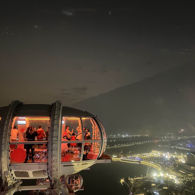 CHILL FERRIS WHEEL RIDE IN SHENZHEN