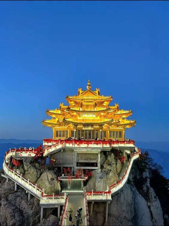 在老君山睡山頂的一天