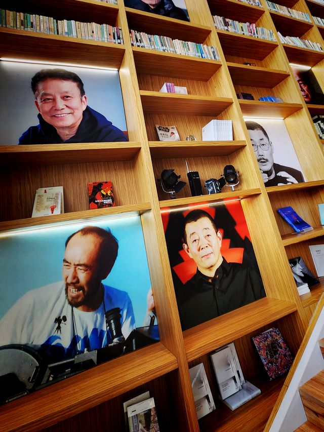 西影大廈有一個以電影之名點亮一城書香的影屋