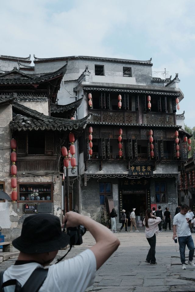 【江西上饶婺源李坑】  這裡是一個真實接地氣的徽派建築群落，彷彿置身於古鎮氣息的世界