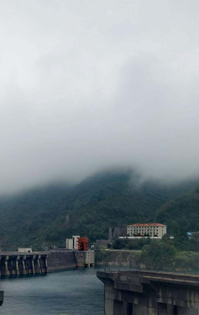 霧漫小東江