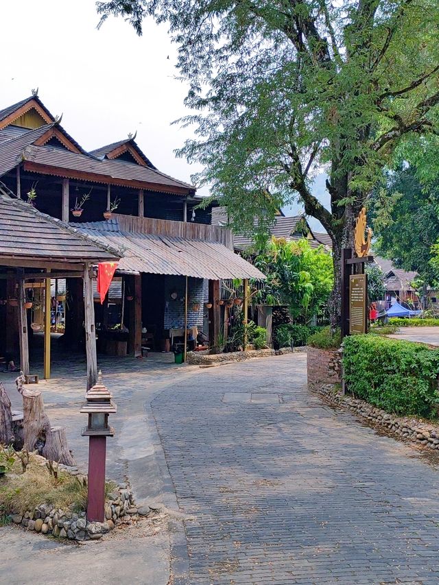 中緬第一寨丨西雙版納勐景來