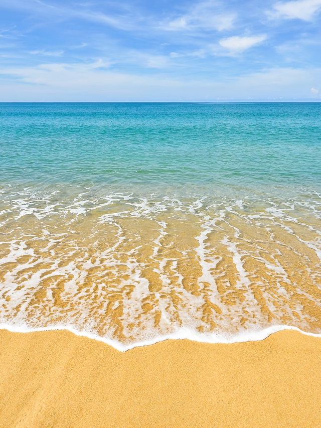 🌴 Phuket's Hidden Gem: Luxurious Beachfront Bliss 🌅