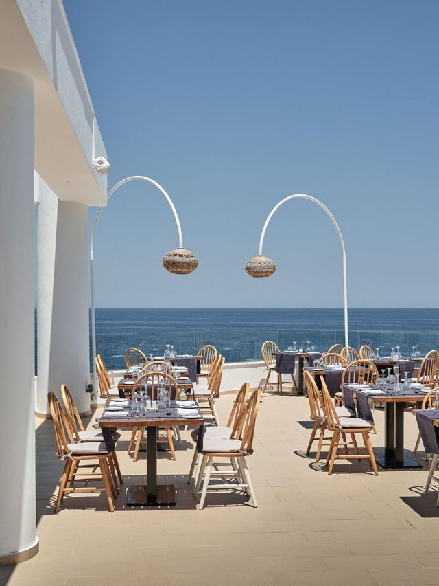 🌊✨ Unwind in Crete's Luxurious Royal Blue Resort 🌟🏖️