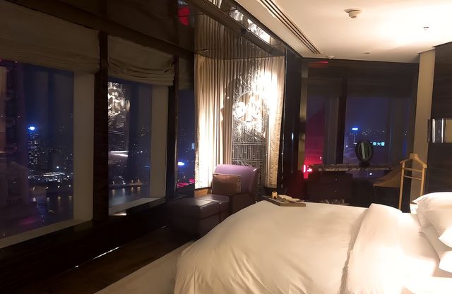 浦東麗思卡爾頓酒店 ＆ Flair酒店