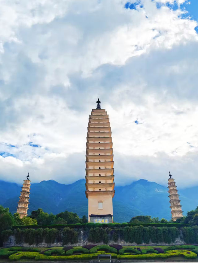 Three Pagodas of Chongsheng Temple Dali 🇨🇳