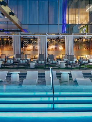 🌟 Charlotte's Chic Sleeps: JW Marriott Magic 🌃