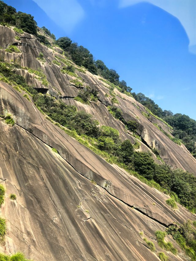 九華後山的九子岩也很美。 九華後山的九子岩也很美。