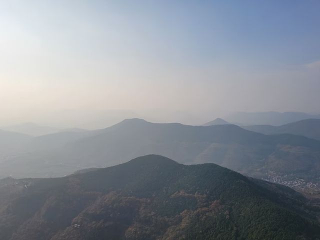 在熊耳山我看到了350多年前的地震遺跡。