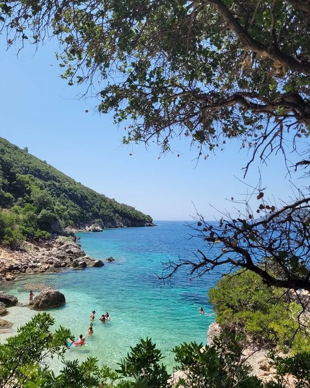 希臘萊夫卡斯島瓦西利基海灘——自然與寧靜的完美邂逅