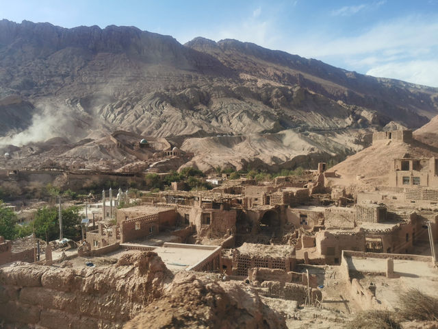 Turpan – The Oasis of the Silk Road! 🏜️🍇   