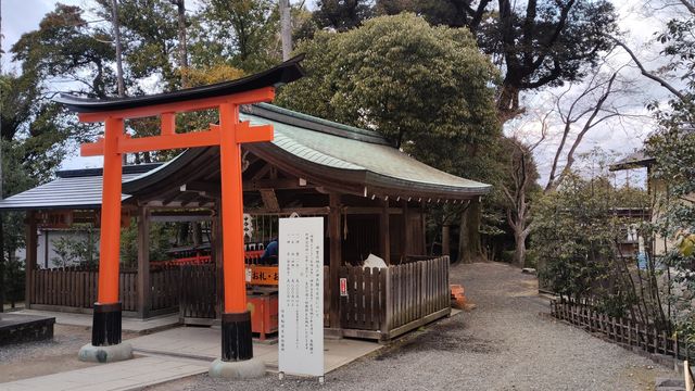 伏見稻荷大社：朱色神域與山野禪境