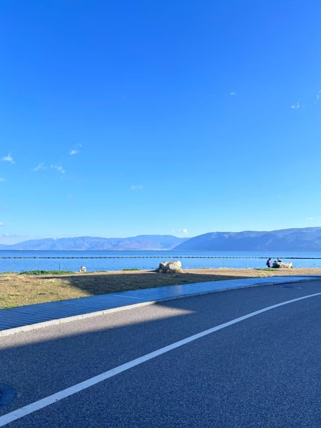 蒼山下，洱海邊