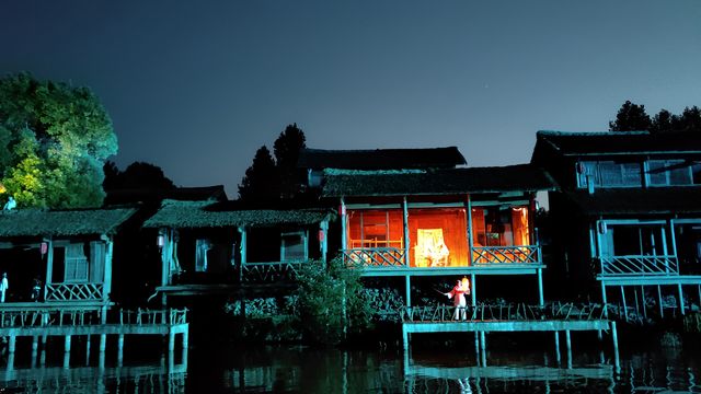 秦溪，俾到你兩次驚喜