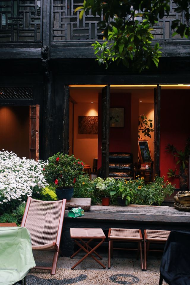 麗江古城｜住進心宿·安雲古院， 影屋頂咖啡