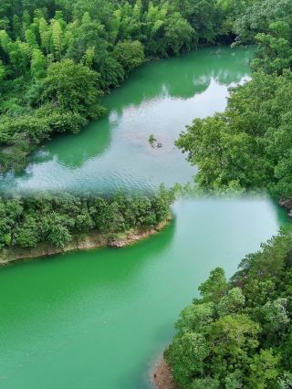 A serene and cool summer water playground