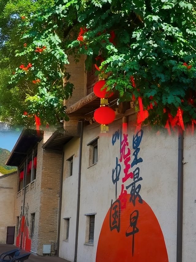 華夏之源，古韻堯王台 喺山西永濟嘅中條山上，有一處閃耀住華夏文明之光嘅聖地——堯王台風景區。呢度