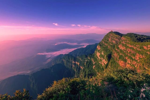雲上金頂，魅力峨眉