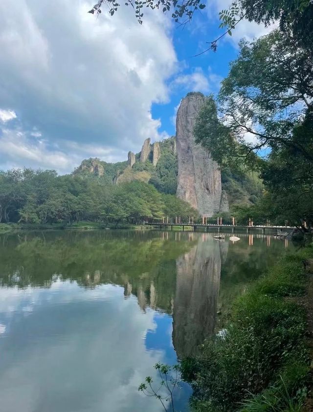1. 縉雲仙都  
 - 亮點：國家5A級景區，以奇峰、秀水同影視取景地聞名，例如鼎湖峰（「天下第一筍」）