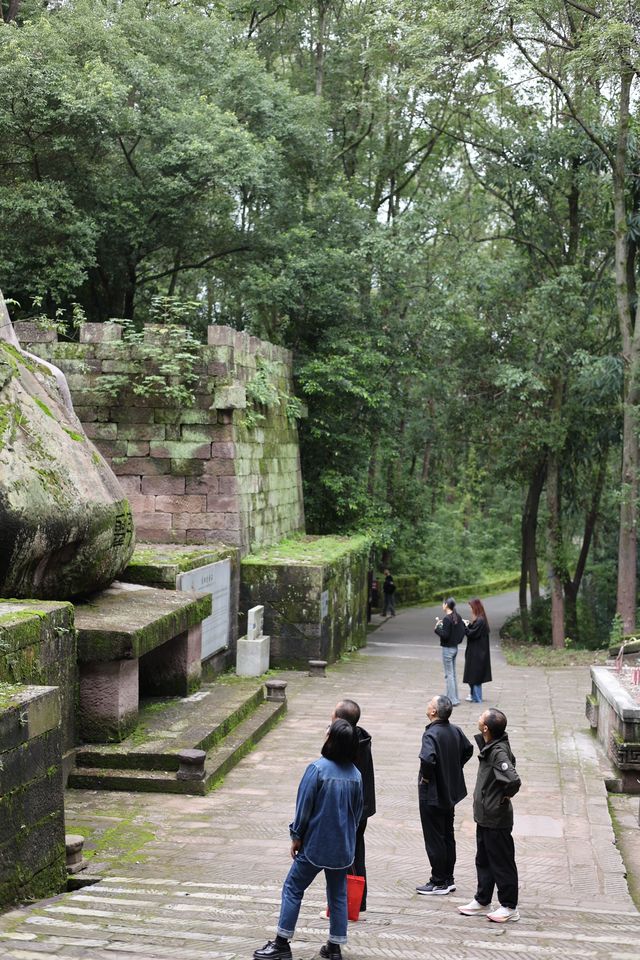 一起去巴人石頭城