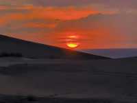 雅丹徒步撿「戈壁寶藏」，雲景酒店成了臨時藏寶閣！