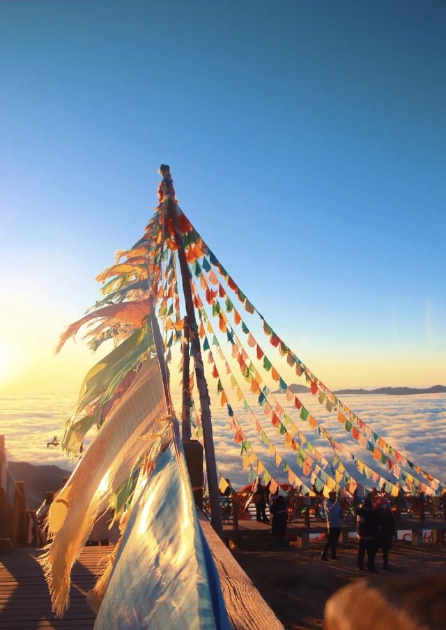 義觀雲海景區終極旅遊攻略:追雲逐日,解鎖山野秘境 核心亮點 以「流動的雲海+震撼日出日落」為核心 義觀雲海景區終極旅遊攻略:追雲逐日,解鎖山野秘境 核心亮點 以「流動的雲海+震撼日出日落」為核心