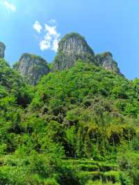 德夯,苗語的音譯,意思為「美麗的峽谷」。