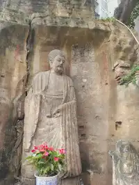 居民樓下的唐代千手觀音