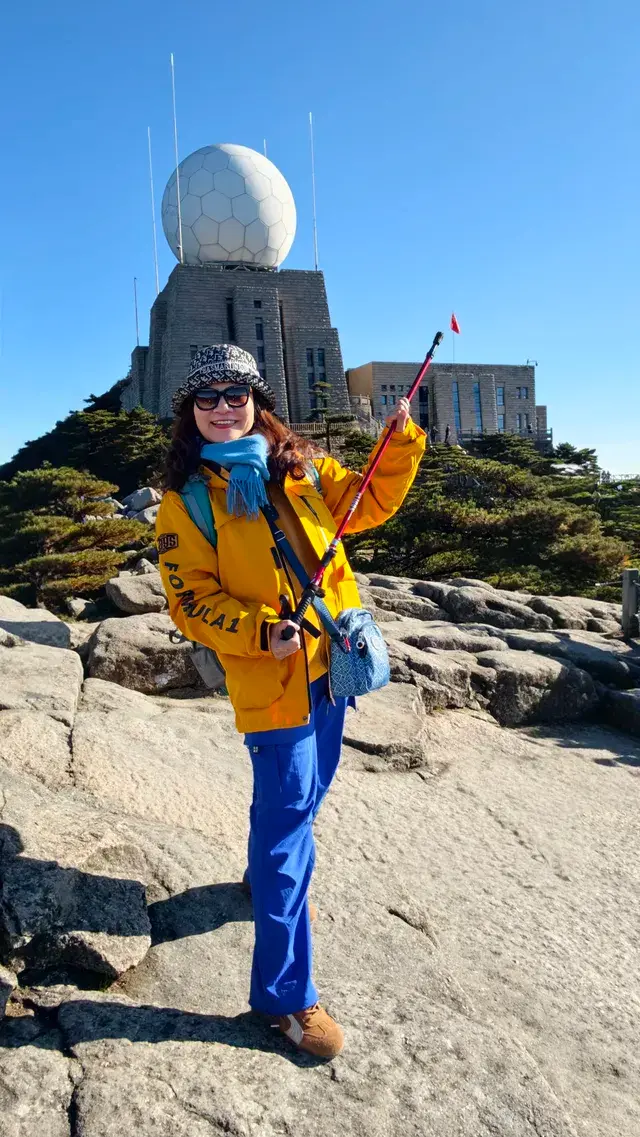 爬黃山，這些裝備和姿勢，明豔出片又實用！