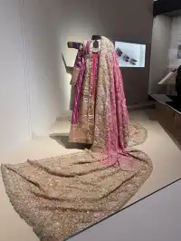 美到我在展館裡「哇」出了聲