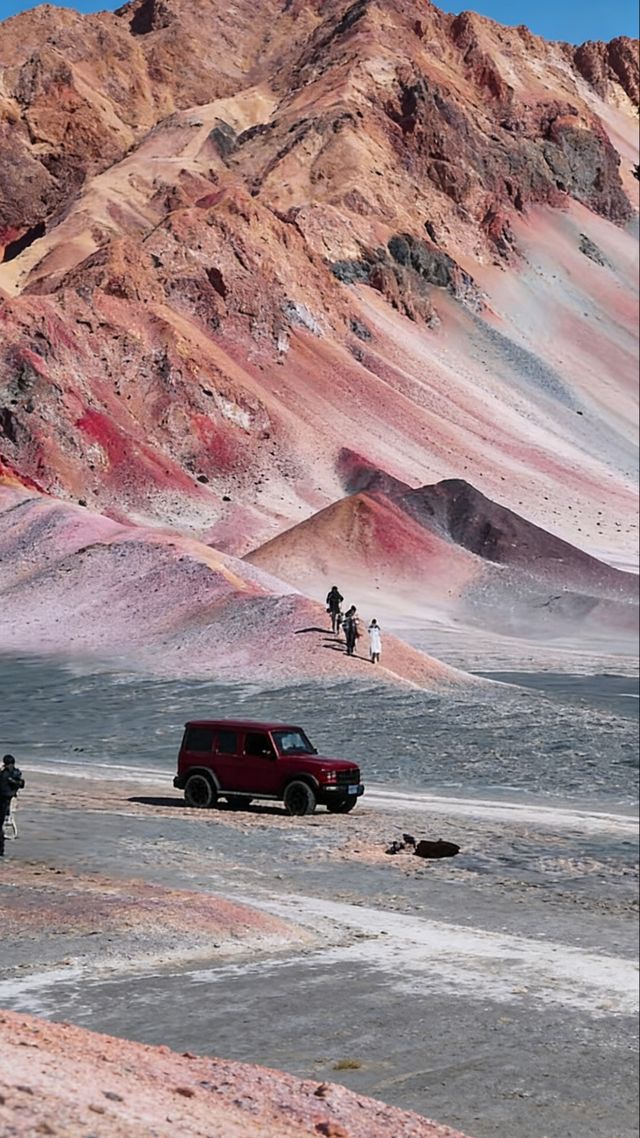 快看！太絕了！黑山與粉山的融合體！