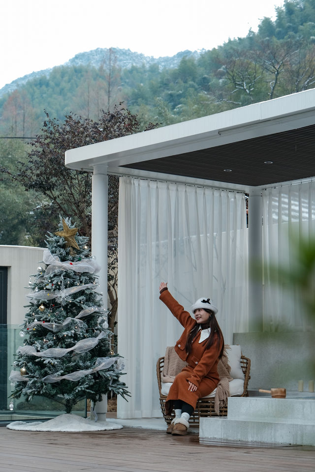 把身體浸入夜色,白晝的帆在此停泊。 把身體浸入夜色,白晝的帆在此停泊。