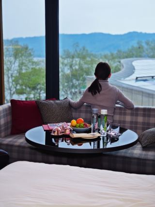 I stayed one night at the Grand Hyatt by West Lake, and now I don't want to go back to Guangzhou.