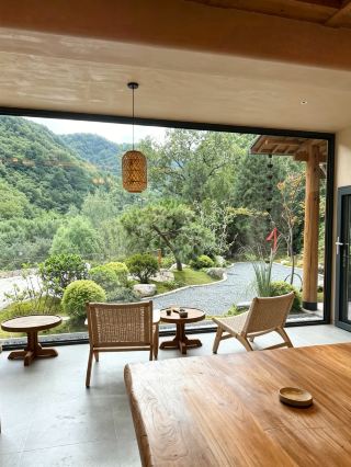 終南山寨山舍民宿：推門入山，藏在林海間的原木棲居