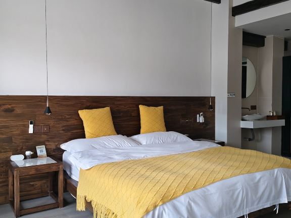 A retreat for strolling through ancient alleys, sipping tea, and enjoying coffee