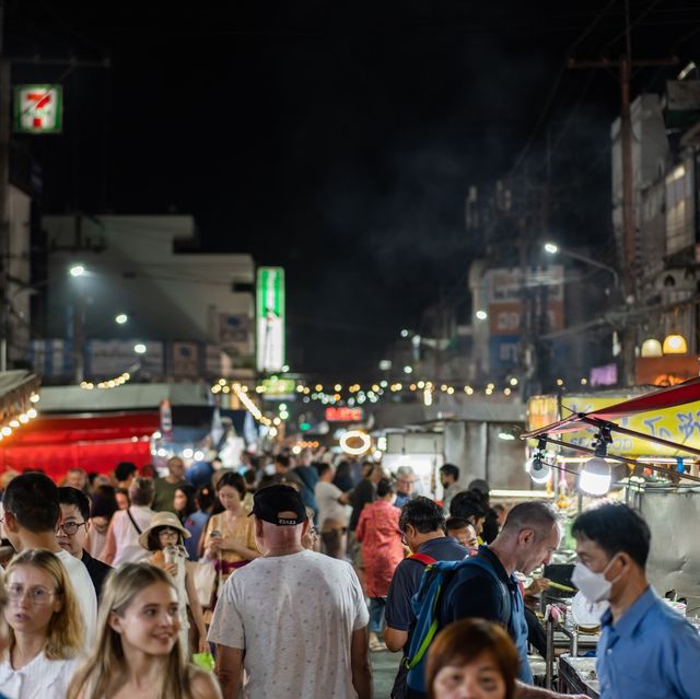 ตลาดโต้รุ่งหัวหิน จุดเช้คอิน กินเพลิน เดินเล่น