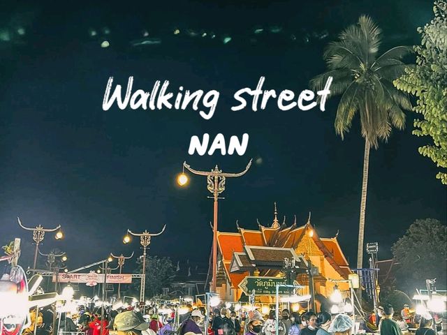 Walking street จ.น่าน หน้าวัด ภูมินทร์