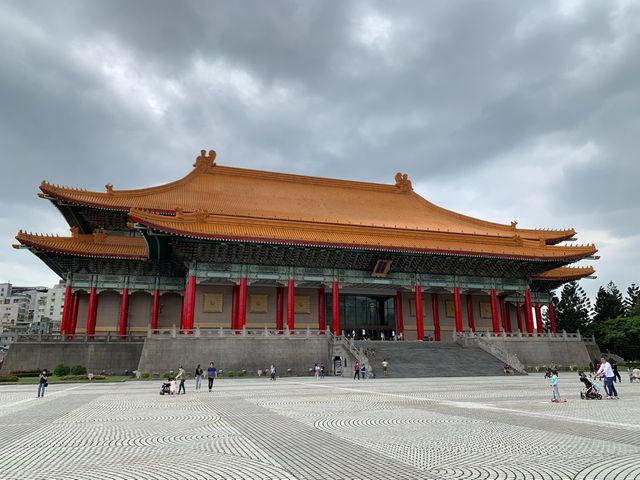 台湾　台湾観光　超巨大な敷地＆建物の国立中正紀念堂に圧倒された！