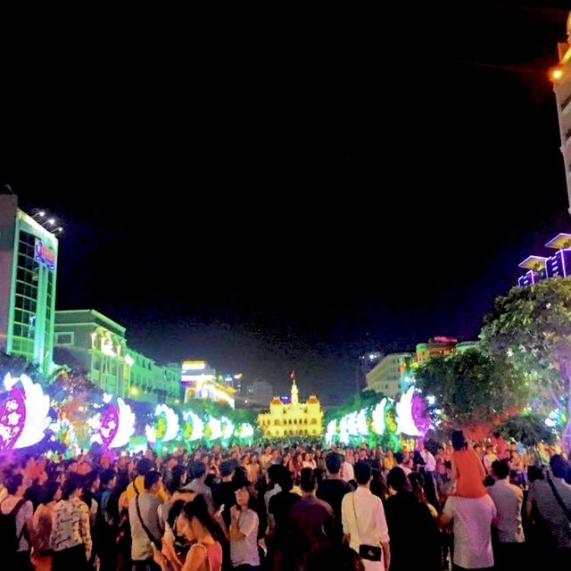  Ho chi Minh Square (จัตุรัสโฮจิมินห์)